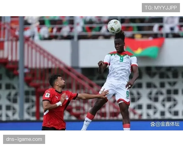 塔普索巴防守端表现抢眼，拦截能力成球队后防中坚